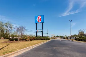 Dublin Inn and Suites - Image 4