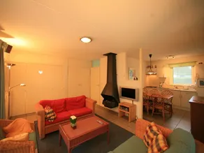 Detached bungalow with microwave and WiFi, within nature - Image 4