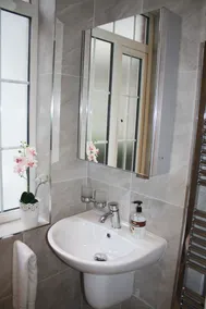 Almanii Bed & Breakfast - Image 3