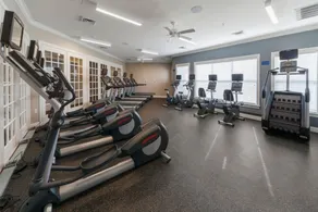 Global Luxury Suites at the Junction - Image 5