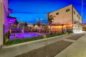 Spacious Townhouse with Balcony - Image 2