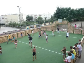 Charmant bungalow adapté aux familles avec terrasse et piscine | À côté de la plage - Image 3
