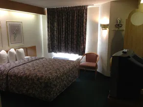 Economy Inn Brunswick - Image 4