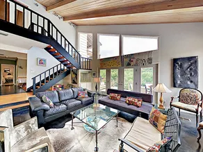 Perfect Summer Spot Beautiful Zilker Home with Great Views by RedAwning - Image 2