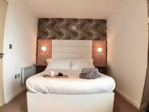 Luxurious Providence Apartment - Image 2