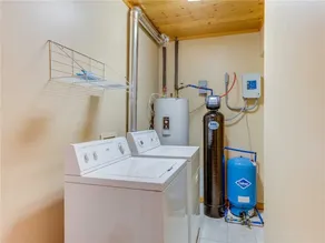Naughty by Nature, 1 Bedroom, Sleeps 2, Hot Tub, Mountain Views, WiFi - Image 2