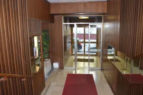 Labriola St Peter's House- Free parking - Image 3