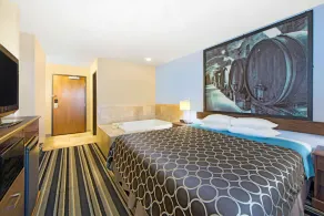 Super 8 by Wyndham Fairfield - Image 5