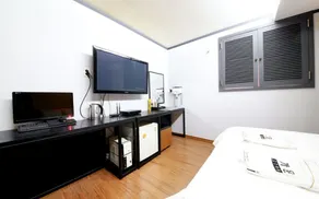 Zenith Hotel - Image 4