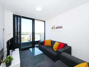 Skinner Lane Apartments - Image 3