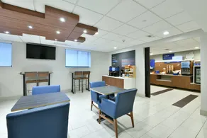 Holiday Inn Express Staten Island West - Image 2