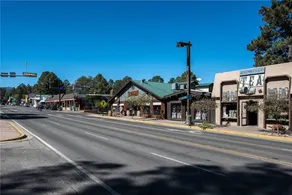 Apache Village 7, Queen Bed, Midtown, Sleeps 2 - Image 3