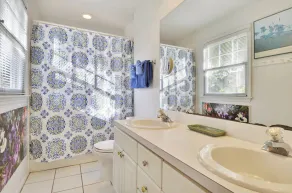 Artist Garden by Avantstay Great Location w/ Balcony, Outdoor Dining, Shared Pool & Bbq! Week Long Stays - Image 2