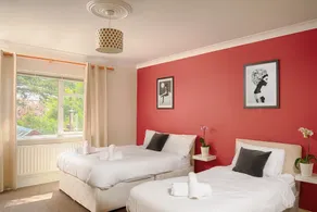 Pembroke House - Image 2