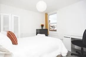 4 BR Townhouse, 10 Minutes From City Centre - Image 4