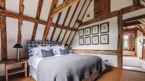 Lavish Tudor Estate & Gardens - Sleeps 25 - Image 3