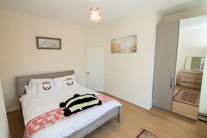 Olive House - Image 3