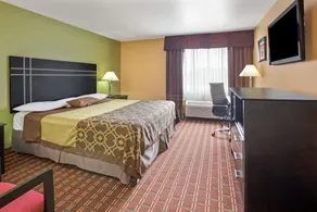 Super 8 by Wyndham Houston/I-10/Federal Road - Image 5
