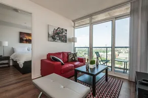 Life Suites Soho 2 Bed - 2 Bath CN Tower View - Image 3