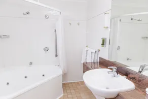 Charlotte Apartments - Image 4