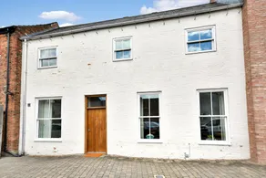 Cathedral Mews Townhouse - Image 3