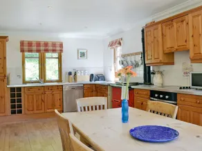 Stunning 4-bed Cottage S/C - Image 5