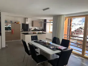 Center Chalet Flat - Image 5