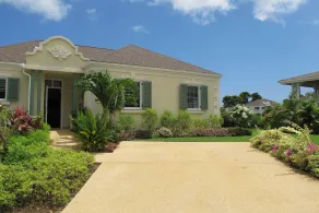 Beautiful Three Bedroom Villa in Gated Community - Image 4