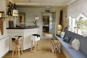 Driftwood Hotel - Image 2