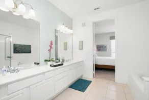 Luxury Oasis - Image 4