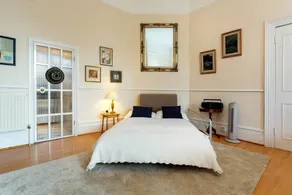 Veeve - Victorian Studio - Image 2