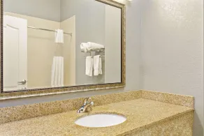 La Quinta Inn & Suites Mobile - Tillman's Corner - Image 3