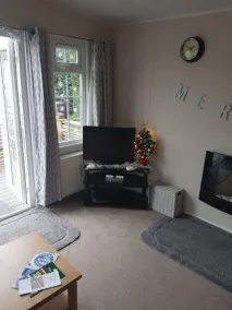 Lovely 2-bed Chalet at Robinhood Retreat Free Park - Image 2