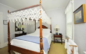 Languedoc Inn & 3 Hussey St Guest House - Image 2