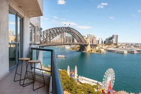 2BR Milsons Point Stay near Harbour & CBD - Image 3