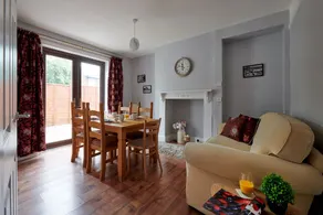 Detached 3 Bed House, Ideal for Long Stays & Pets - Image 2