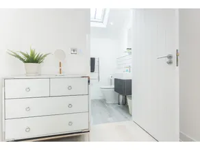 Bright, Newly Refurbished Townhouse in Bath - Image 2