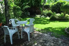 White Mansion - Image 3