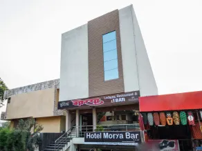 Hotel Morya by OYO Rooms - Image 4