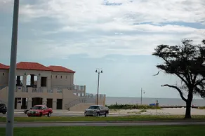 Oak Shores Condominiums - Image 3