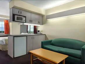 Monroe Heights Hotel - Image 1