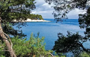 Amazing Apartment in Splitska With 2 Bedrooms and Wifi - Image 3