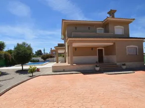 Magnificent Villa for Large Families in San Fulgencio - Image 3