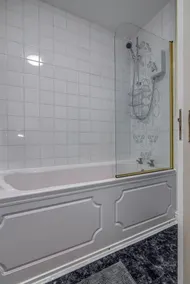 Bright, Spacious 2BR Central Manchester Flat for 4 - Image 5
