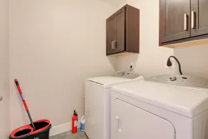 Marbella Lane Executive Townhome, 20 mins to Boulder - Image 4