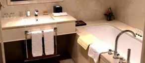 JM International Hotel - Image 4