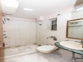 Hotel Beeu by OYO Rooms - Image 5