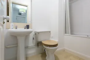 2 Bedroom Apartment In Wapping - Image 5