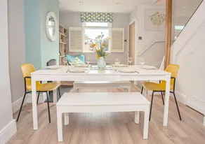 Modern 3-bed House on Tarporley High Street - Image 2