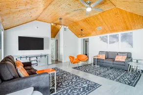 Charmer Close To Dt Austin- Large 4bd/3ba + Hottub 4 Bedroom Home - Image 2